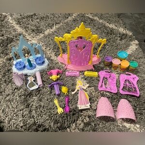 Play-Doh Disney Princesses Royal Dresses Belle Rapunzel Frozen Elsa Anna Winter
